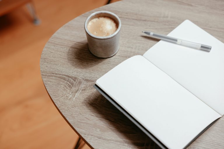 Identité visuelle : 5 signes qu’il est temps de la refaire (guide complet)